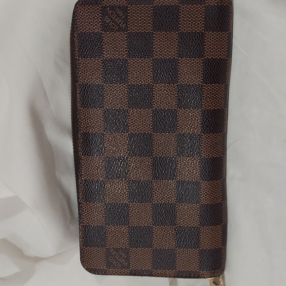 Louis Vuitton Damier Ebene Zippy Wallet - Picture 2 of 11